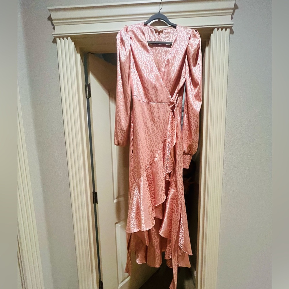 Elegant Pink Leopard Print Wrap Dress